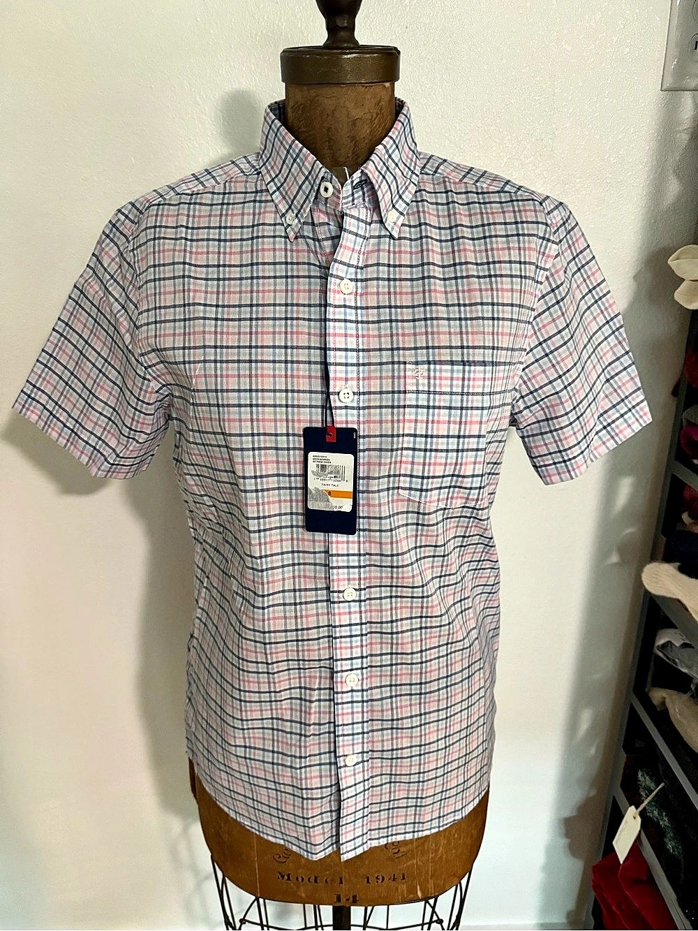 NWT Men's Izod Short Sleeve Button Down Shirt Pink, Blue & White Plaid Size S